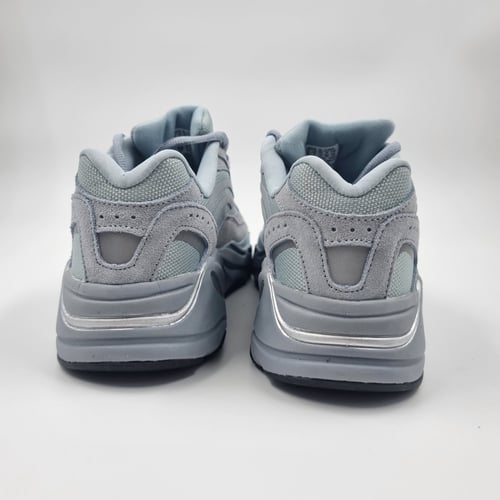 حذاء كاجوال 700