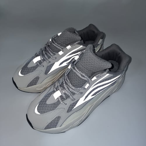 حذاء كاجوال 700