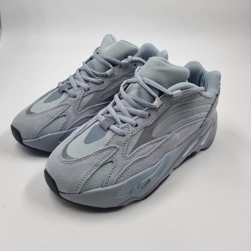 حذاء كاجوال 700