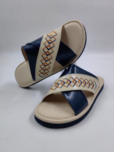 حذاء شرقي مطرز