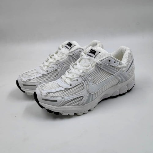 حذاء Nike Vomero 5