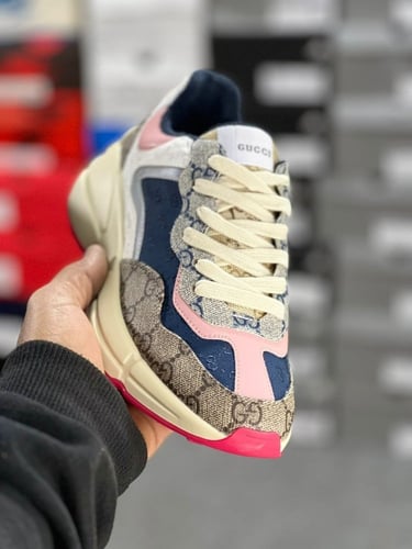 حذاء غوتشي Gucci