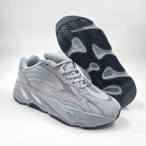 حذاء كاجوال 700