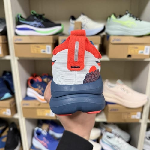 ASICS GEL-NIMBUS 28