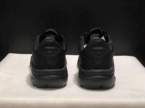 حذاء بروكس Brooks Ghost 17