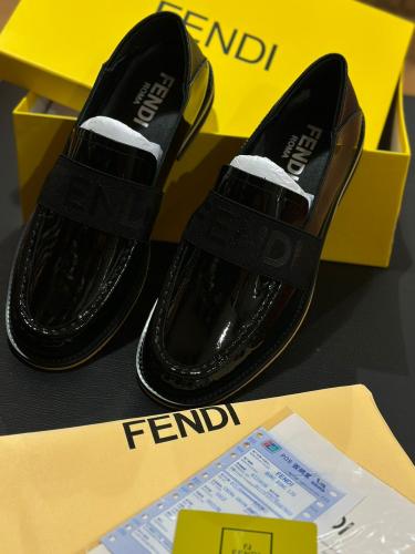 حذاء فيندي Fendi