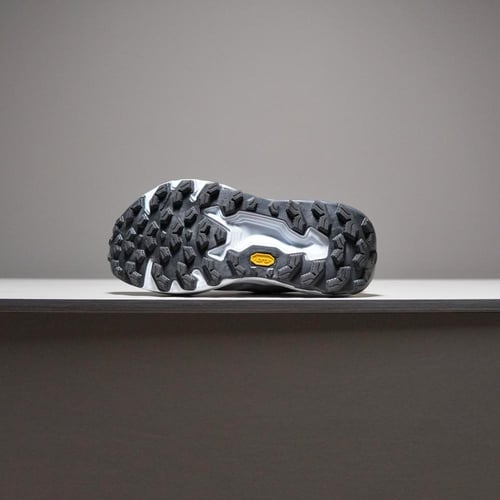 حذاء New Balance Hierro V9