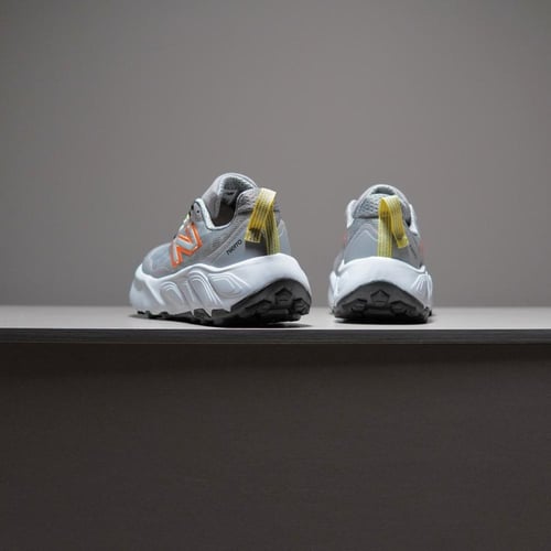 حذاء New Balance Hierro V9