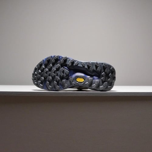 حذاء New Balance Hierro V9