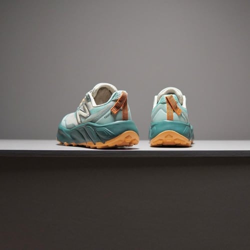 حذاء New Balance Hierro V9