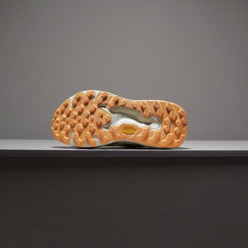 حذاء New Balance Hierro V9