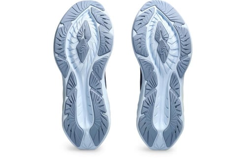 حذاء ASICS Novablast 4