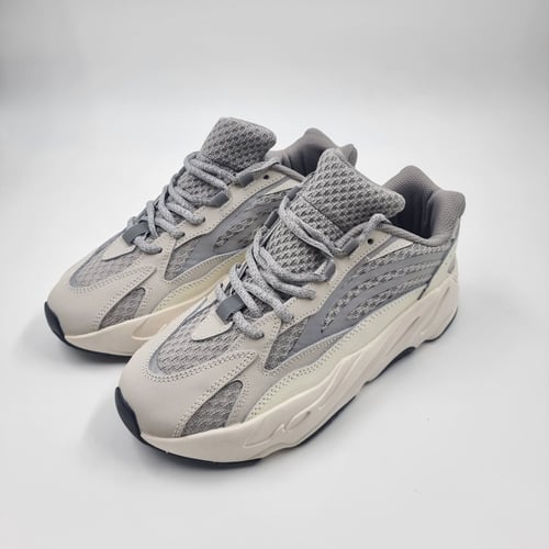 حذاء كاجوال 700