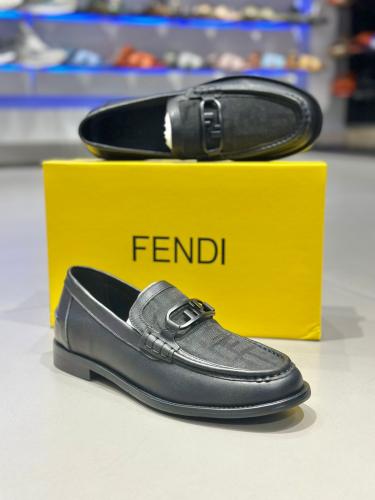 حذاء فيندي Fendi