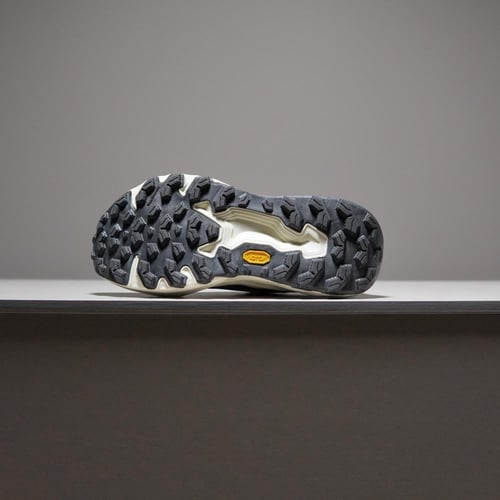 حذاء New Balance Hierro V9