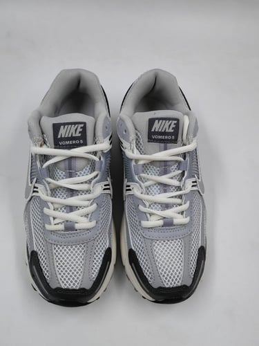 حذاء Nike Vomero 5