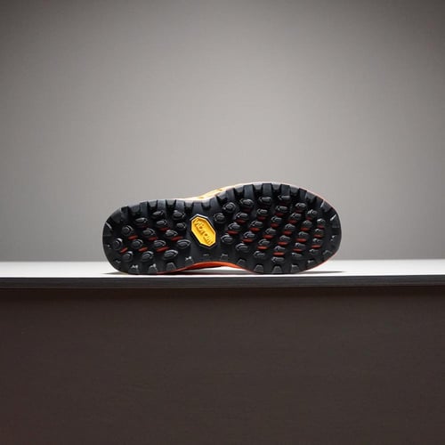 حذاء New Balance Hierro V8