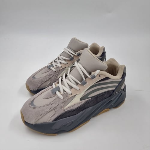 حذاء كاجوال 700