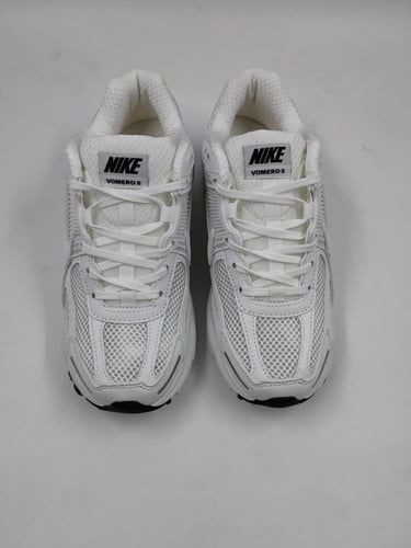 حذاء Nike Vomero 5