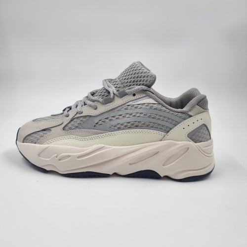 حذاء كاجوال 700