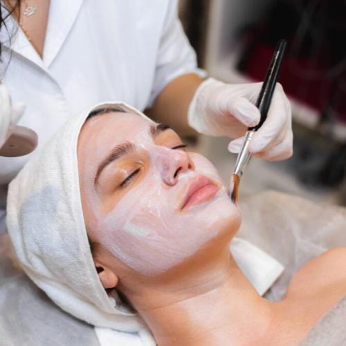 جلسة تنظيف بشرة بالبخار + ماسك الذهب