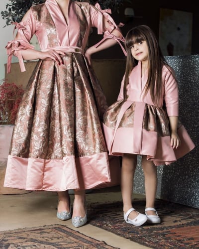 فستان نسائي انيق بروكار وتفته