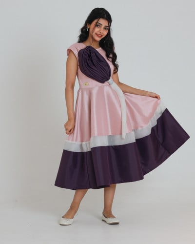 فستان السن المحير ممزوج بألوان جذابه من التفته وال...