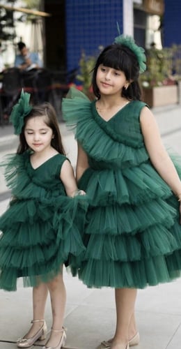 فستان أطفال باللون الأخضر