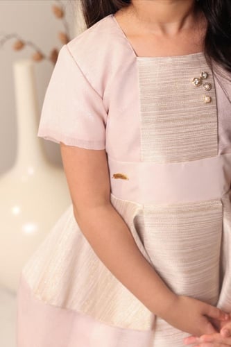 فستان أطفال باللون الوردي المشجر