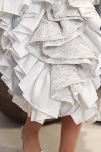 فستان أطفال ناعم بألوان الرمادي والأوف وايت