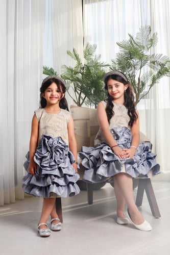 فستان أطفال ناعم باللون الرمادي