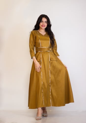 فستان نسائي بقماش الشانتون واطراف الجاكار