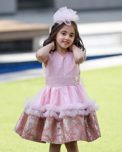 فستان اطفال بألوان جذابة
