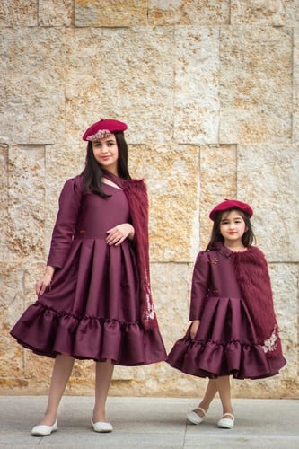 فستان فاخر من التفته باللون العودي المميز