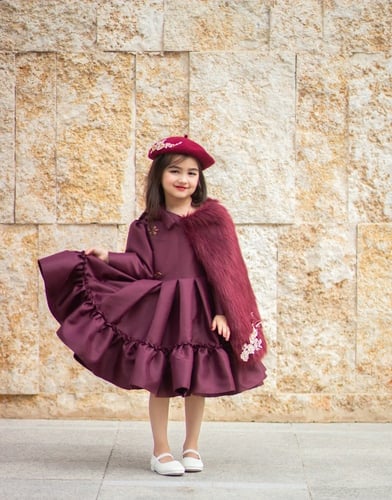 فستان فاخر من التفته باللون العودي المميز