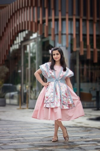 فستان فريد من قماش التفته المشجر والجازار والتفته