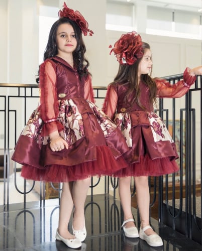 فستان أطفال باللون العنابي يتميز بتشجيرة أنيقه