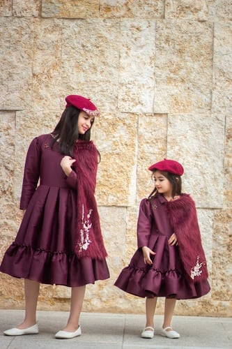 فستان فاخر من التفته باللون العودي المميز