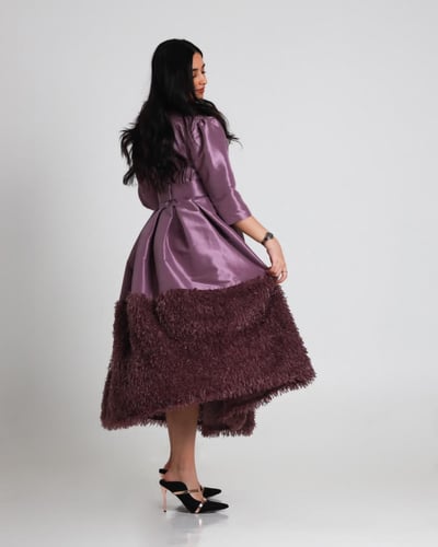 فستان نسائي مصنوع من خامة الشانتون ممزوج بقماش مهد...