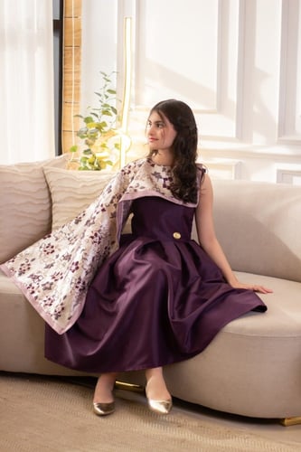 فستان السن المحير بقصه جميله من الجاكار والتفته