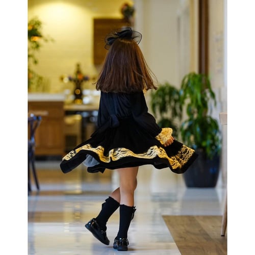 فستان أطفال بخامة المخمل وكلفة الدانتيل