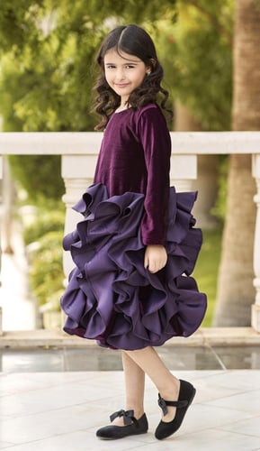 فستان بناتي بنفسجي فاخر بقماش المخمل والتفته