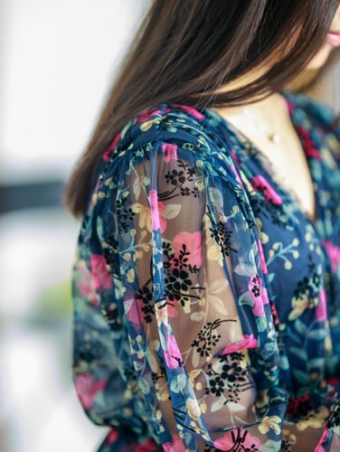 فستان نسائي تل مشجر بورود مخملية بارزة