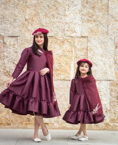 فستان فاخر من التفته باللون العودي المميز