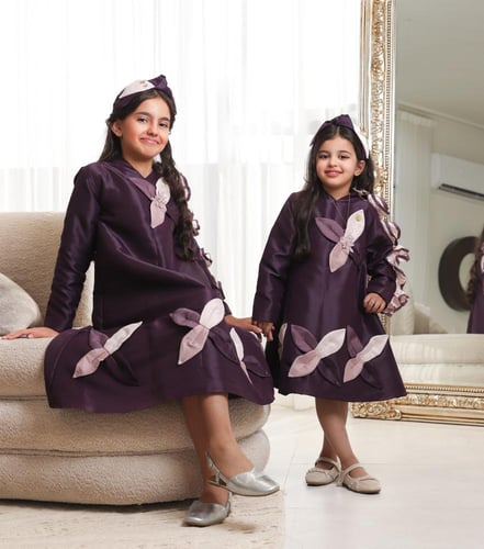 فستان أطفال ناعم باللون البنفسجي