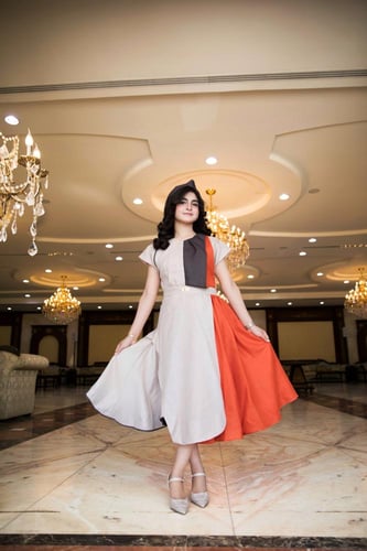 فستان بناتي للسن المحير