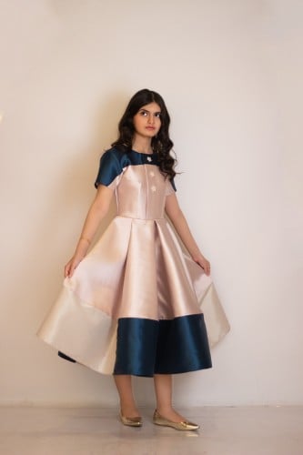 فستان السن المحير الفاخر بخامة الميكادو الممزوجة ب...