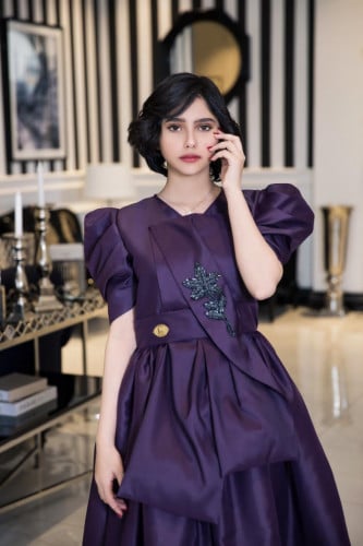 فستان السن المحير تفته بنمط خصر فيونكه واكمام بف