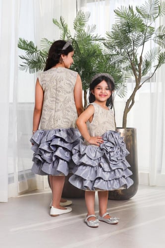 فستان أطفال ناعم باللون الرمادي