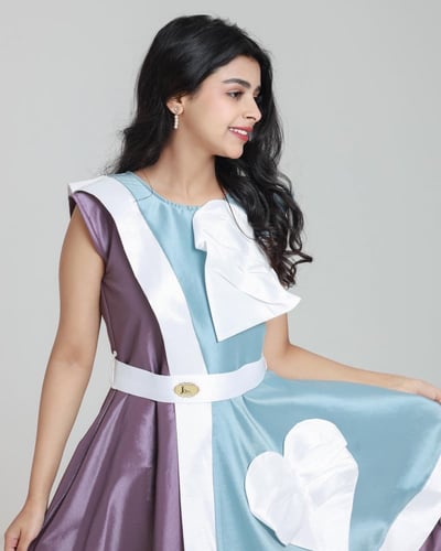 فستان السن المحير ممزوج بألوان جذابه من التفته الش...